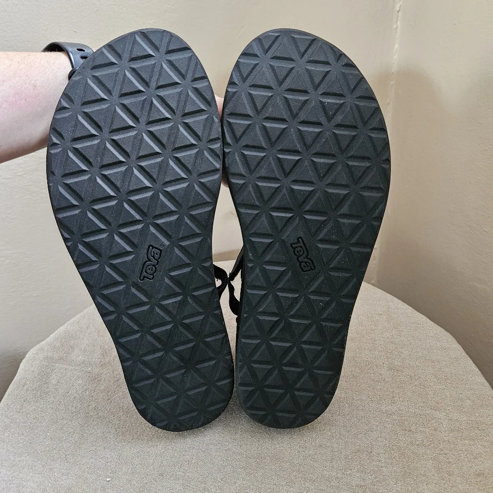 Teva Flatform Universal Sandal Size 9. - Picture 7 of 9